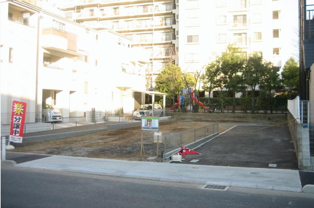 ★建築条件無し
★隣接地公園
★坪単価１１８万円～
★残１区画
★今週より先着受付開始